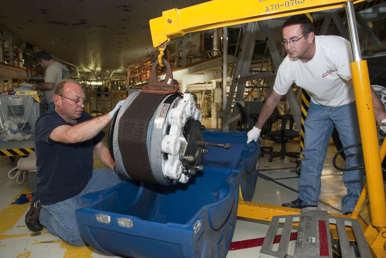 STS-133 ENDEAVOUR TIRES AND BRAKES REMOVAL