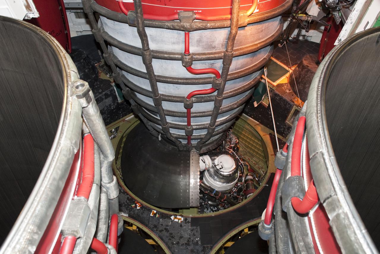 STS-132 ATLANTIS SSME-1 FINAL RIGHT HAND SHIELD INSTLN BEFORE DOME INSTLN