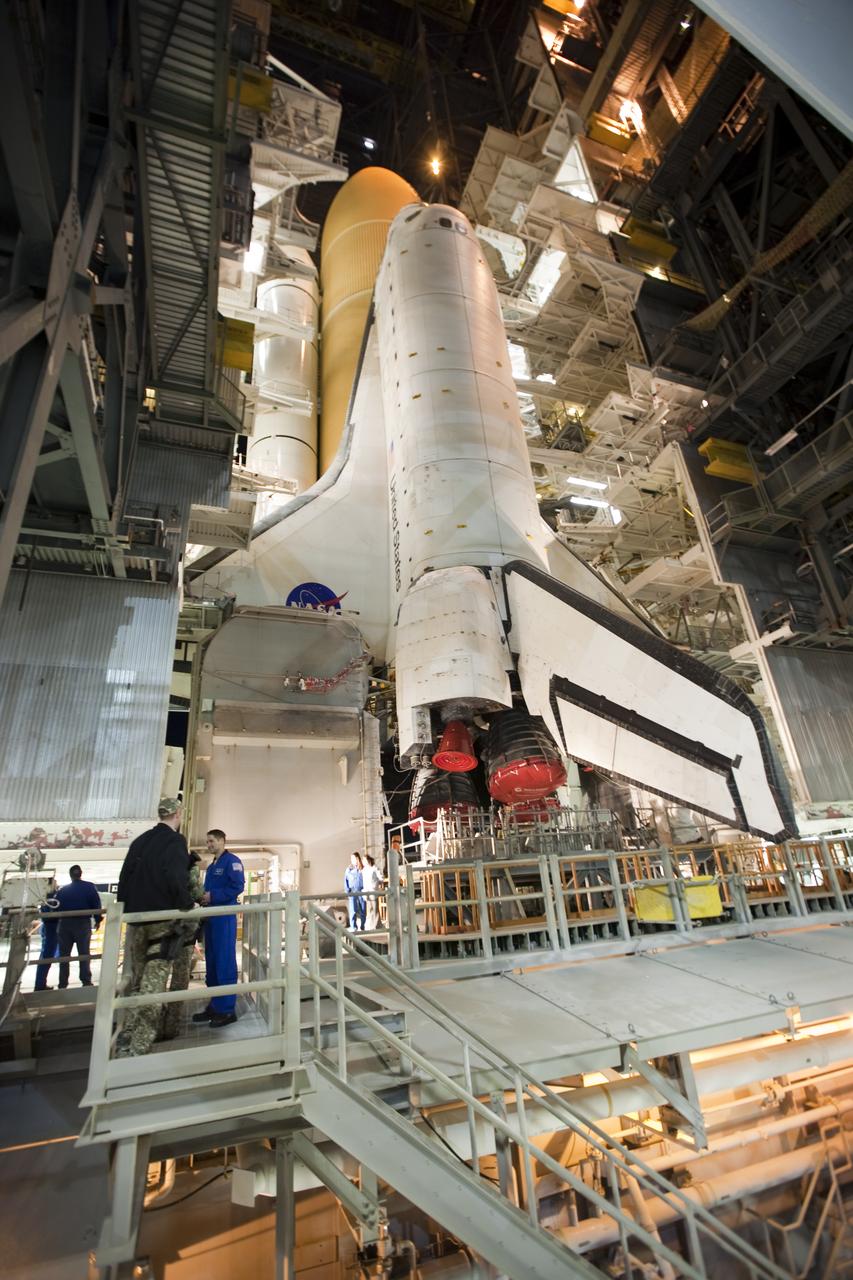 STS-131 DISCOVERY ROLLOUT - 1ST MOTION