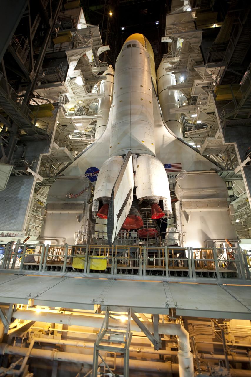 STS-131 DISCOVERY ROLLOUT - 1ST MOTION
