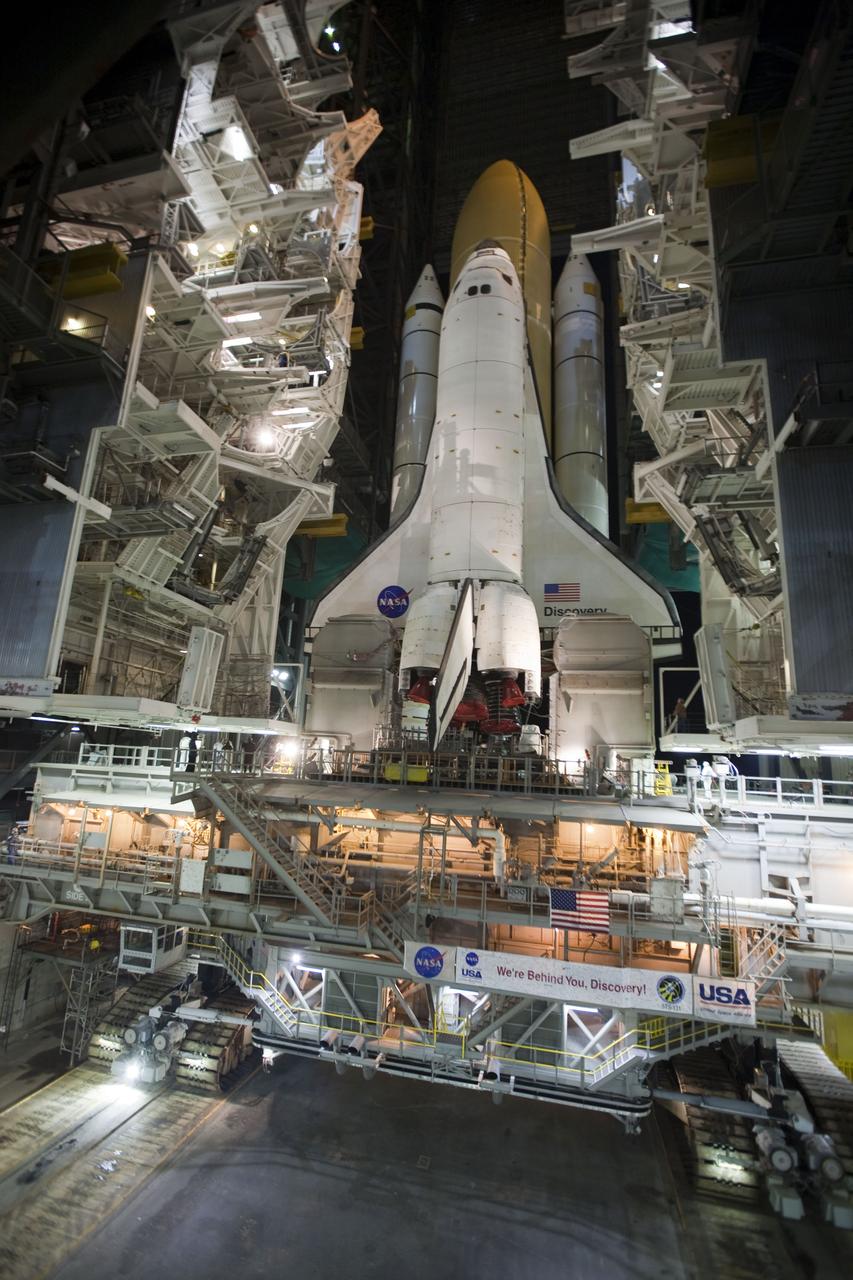 STS-131 DISCOVERY ROLLOUT - 1ST MOTION