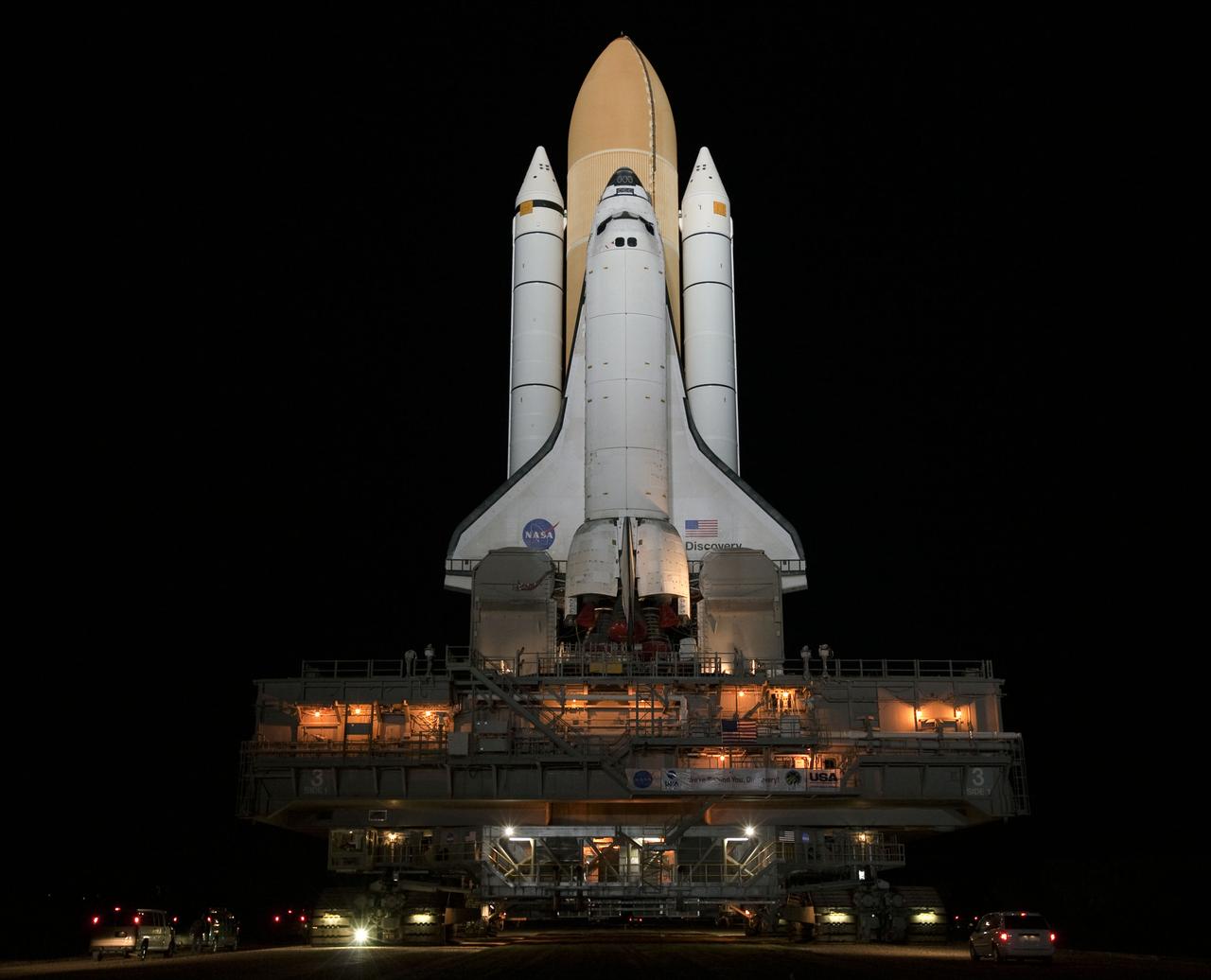STS-131 DISCOVERY ROLLOUT - 1ST MOTION