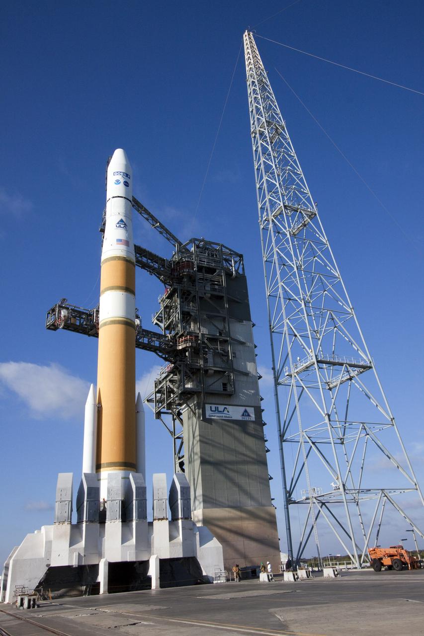 GOES-P LAUNCH L-0 DELTA IV TOWER ROLLBACK