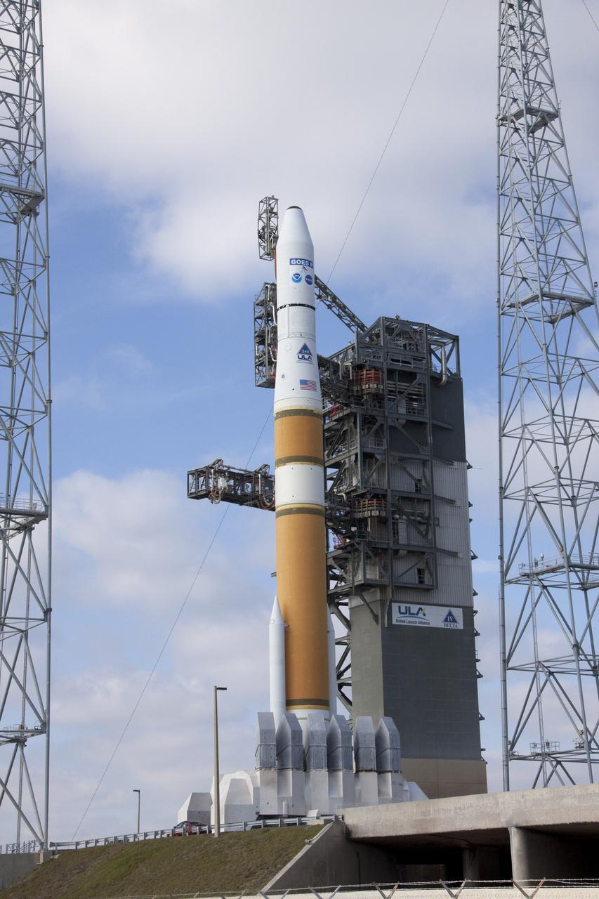 GOES-P LAUNCH L-0 DELTA IV TOWER ROLLBACK