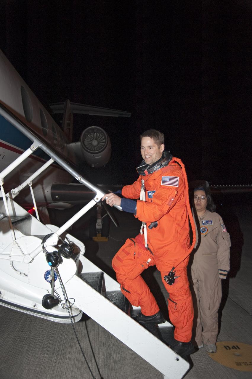 STS-131 TCDT - Suited STA's