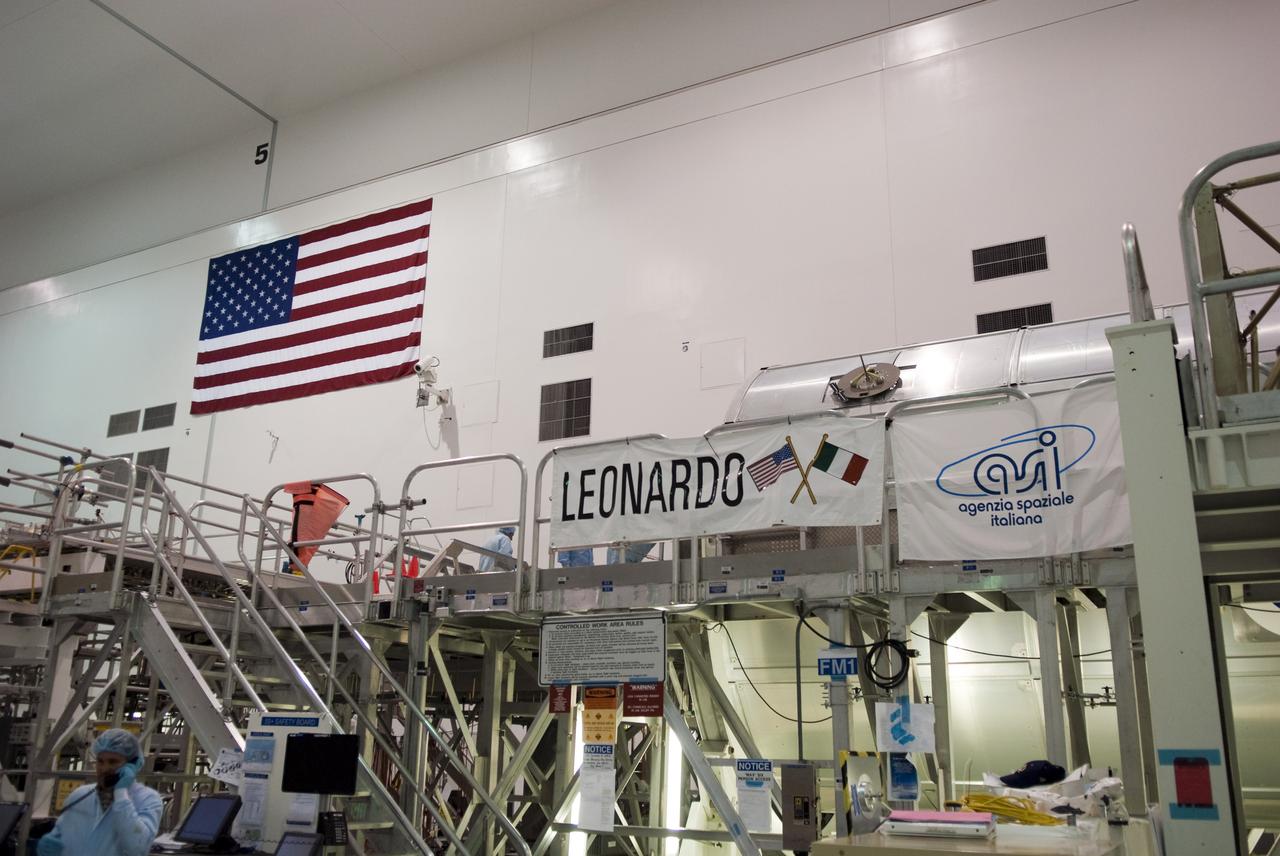STS-131 MPLM LEONARDO HATCH CLOSURE