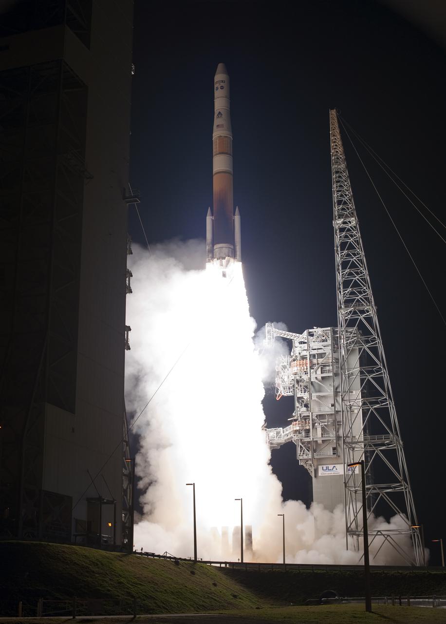 CAPE CANAVERAL, Fla. – The United Launch Alliance Delta IV rocket carrying NASA's GOES-P meteorological satellite begins to rise from Launch Complex 37 on Cape Canaveral Air Force Station in Florida. Liftoff was at 6:57 p.m. EST. GOES-P, the latest Geostationary Operational Environmental Satellite, was developed by NASA for the National Oceanic and Atmospheric Administration, or NOAA. The GOES-P spacecraft will be placed in a 22,300-mile-high geosynchronous orbit where it will appear to hover over a single point on Earth. The spacecraft is outfitted with a complex suite of observation instruments and cameras so it can accurately report on weather and climate conditions on Earth. For information on GOES-P, visit http:__www.nasa.gov_mission_pages_GOES-P_main_index.html. Photo credit: NASA_Sandra Joseph and Tony Gray