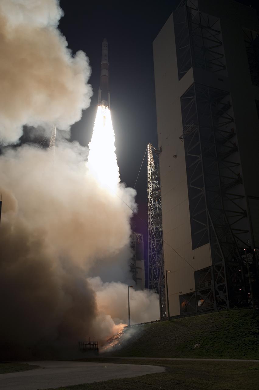 CAPE CANAVERAL, Fla. – The United Launch Alliance Delta IV rocket carrying NASA's GOES-P meteorological satellite races to orbit from Launch Complex 37 on Cape Canaveral Air Force Station in Florida. Liftoff was at 6:57 p.m. EST. GOES-P, the latest Geostationary Operational Environmental Satellite, was developed by NASA for the National Oceanic and Atmospheric Administration, or NOAA. The GOES-P spacecraft will be placed in a 22,300-mile-high geosynchronous orbit where it will appear to hover over a single point on Earth. The spacecraft is outfitted with a complex suite of observation instruments and cameras so it can accurately report on weather and climate conditions on Earth. For information on GOES-P, visit http:__www.nasa.gov_mission_pages_GOES-P_main_index.html. Photo credit: NASA_Sandra Joseph and Tony Gray