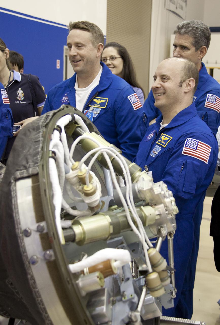 STS-132 CREW CEIT IN SSPF & SPACEHAB
