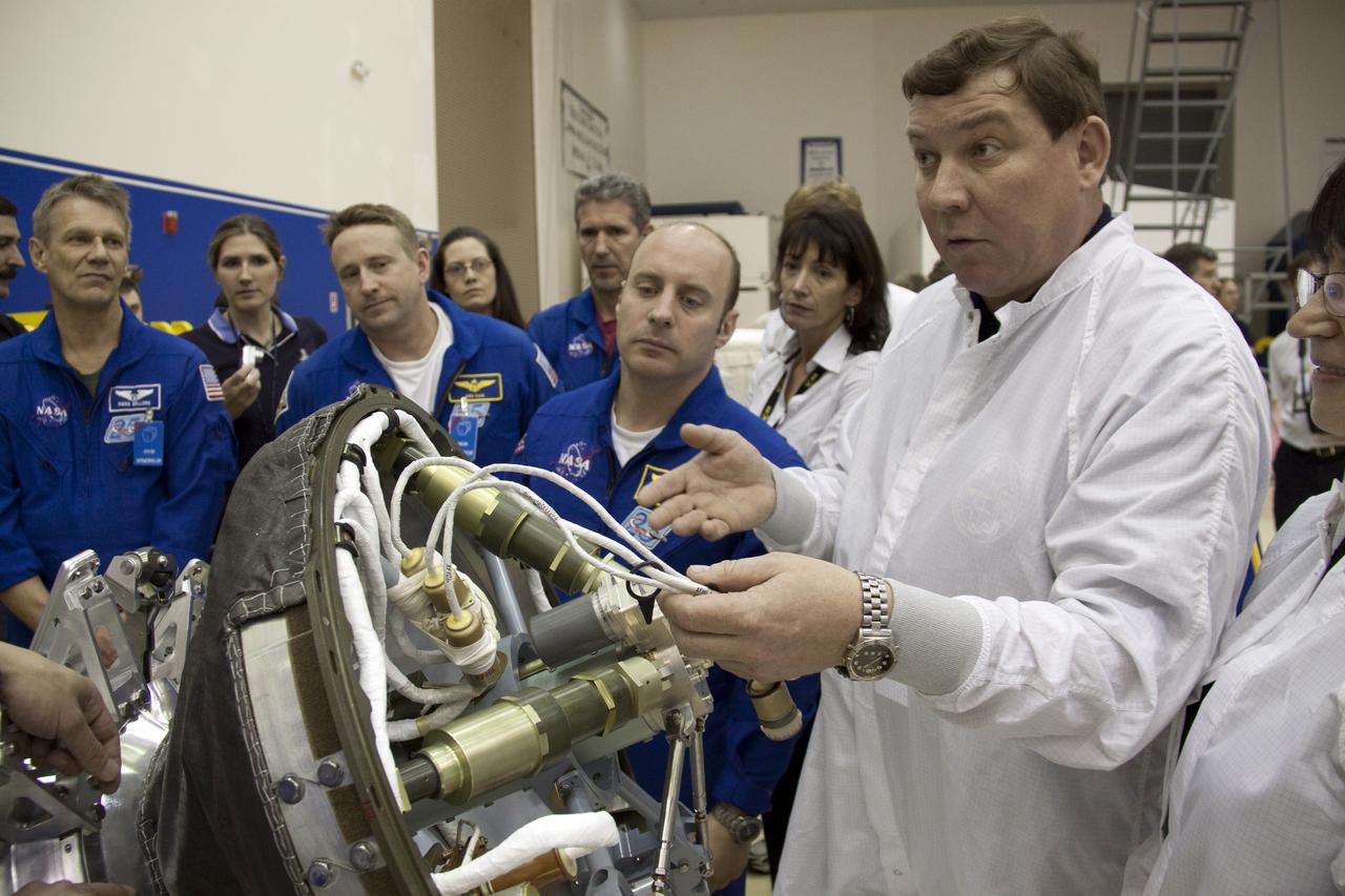 STS-132 CREW CEIT IN SSPF & SPACEHAB