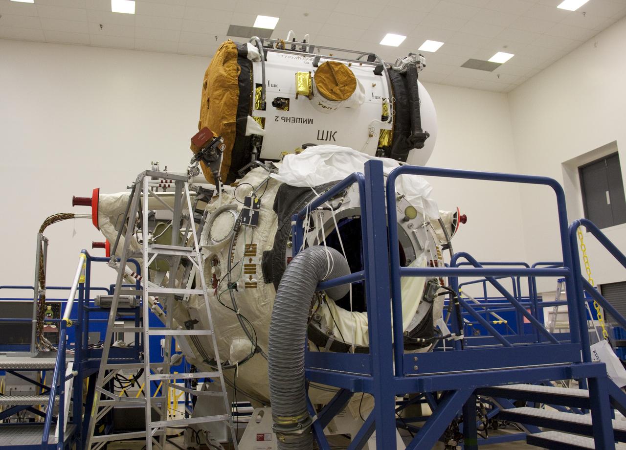 STS-132 CREW CEIT IN SSPF & SPACEHAB