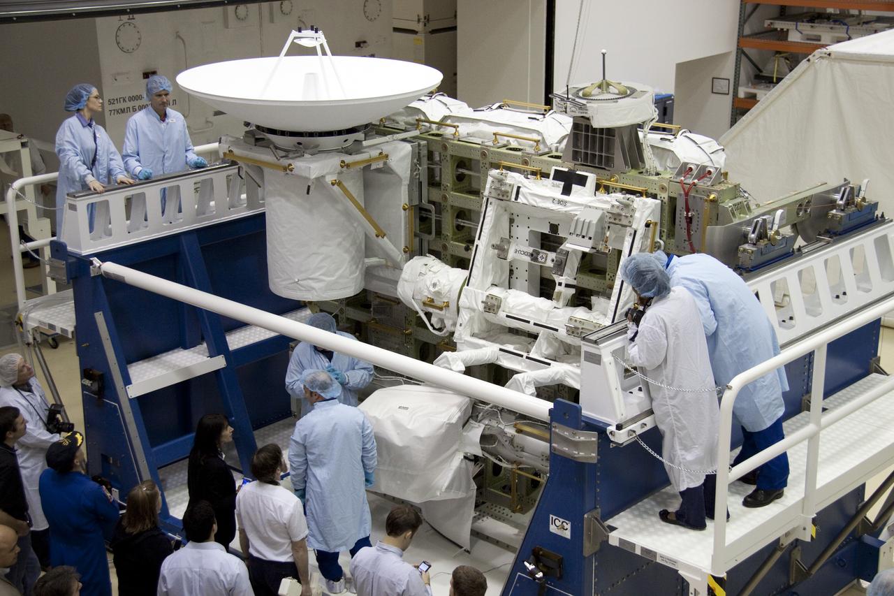 STS-132 CREW CEIT IN SSPF & SPACEHAB