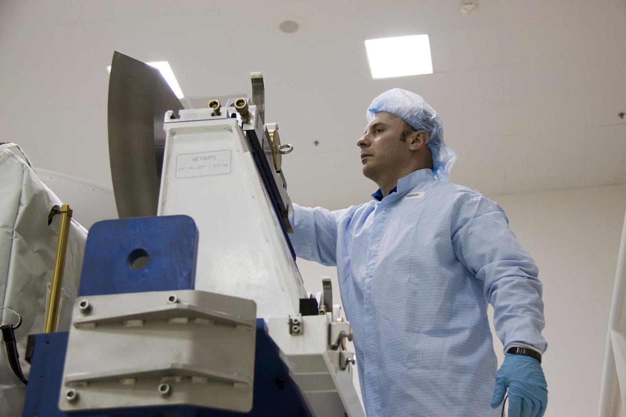 STS-132 CREW CEIT - SSPF - SPACHAB