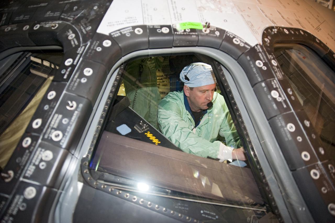 STS-132 CREW CEIT - ATLANTIS