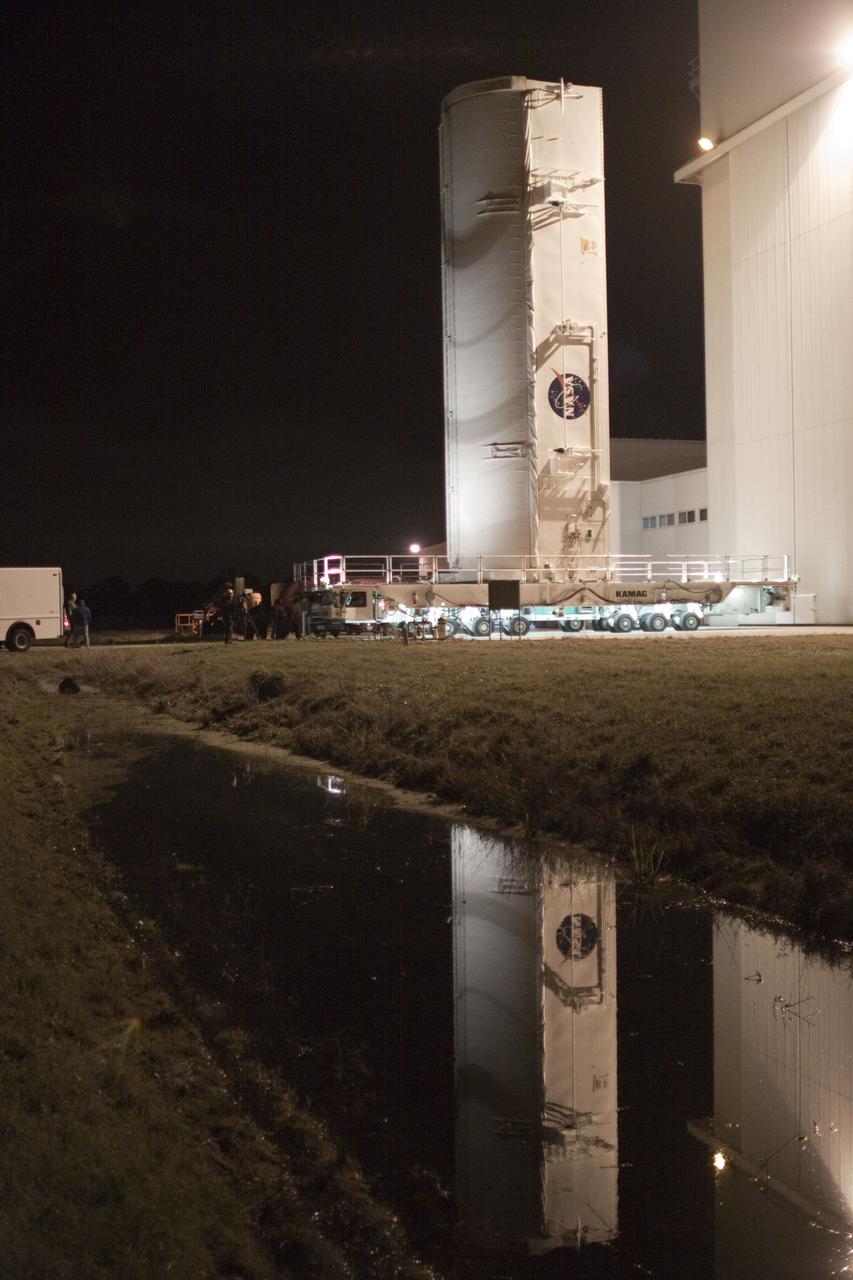 STS-131 PAYLOAD CANISTER EN ROUTE FROM CRF THRU LC39 TO PAD 39A