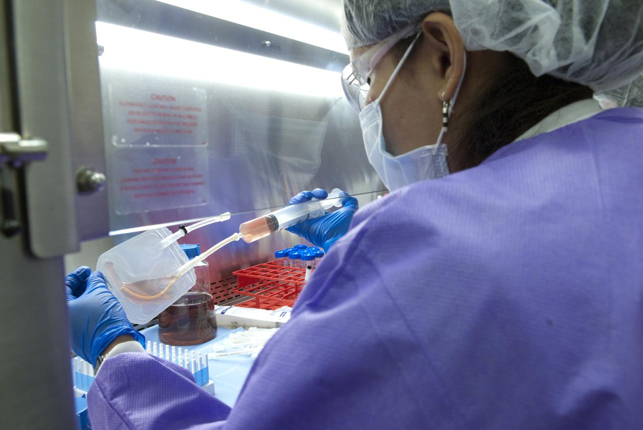 STS-131 NASA & WALTER REED HOSPITAL TISSUE GROWTH EXPERIMENTS - FLIGHT PREPS