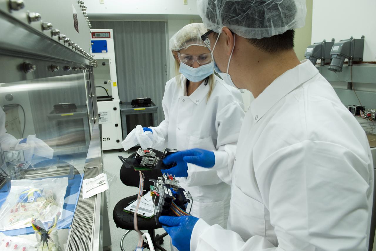 STS-131 NASA & WALTER REED HOSPITAL TISSUE GROWTH EXPERIMENTS - FLIGHT PREPS