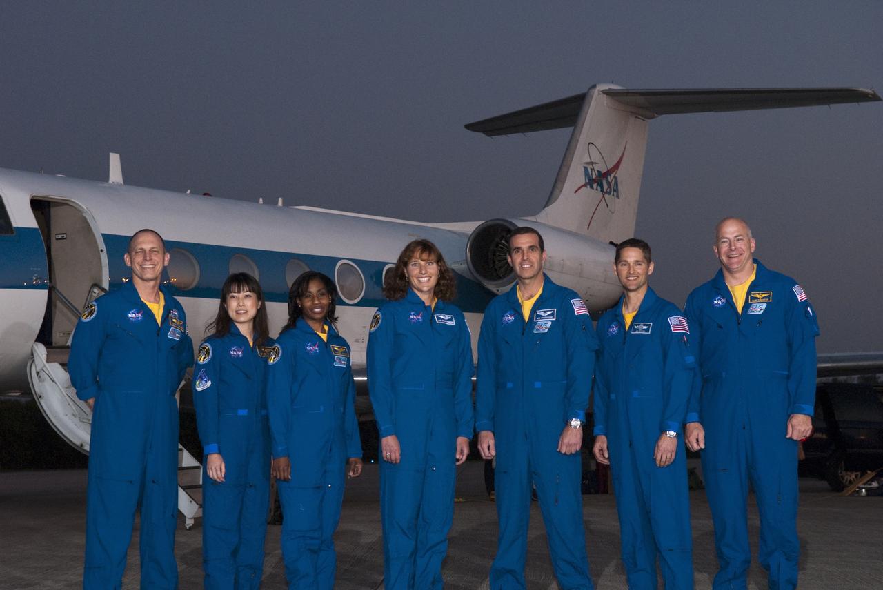 STS-131 LAUNCH L-4 CREW ARRIVAL