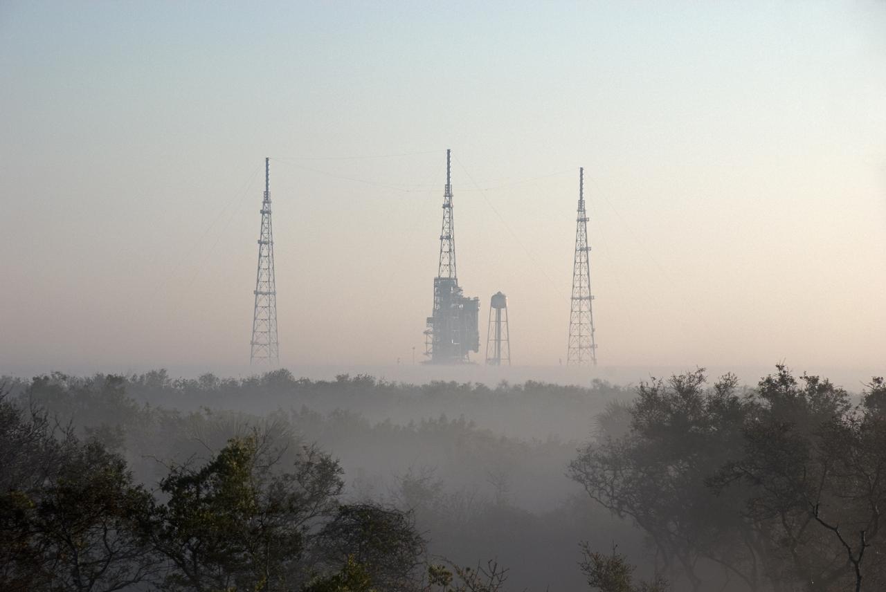 KSC WEATHER - FOG SHOTS AT KSC LOOKING WEST FROM UCS-17