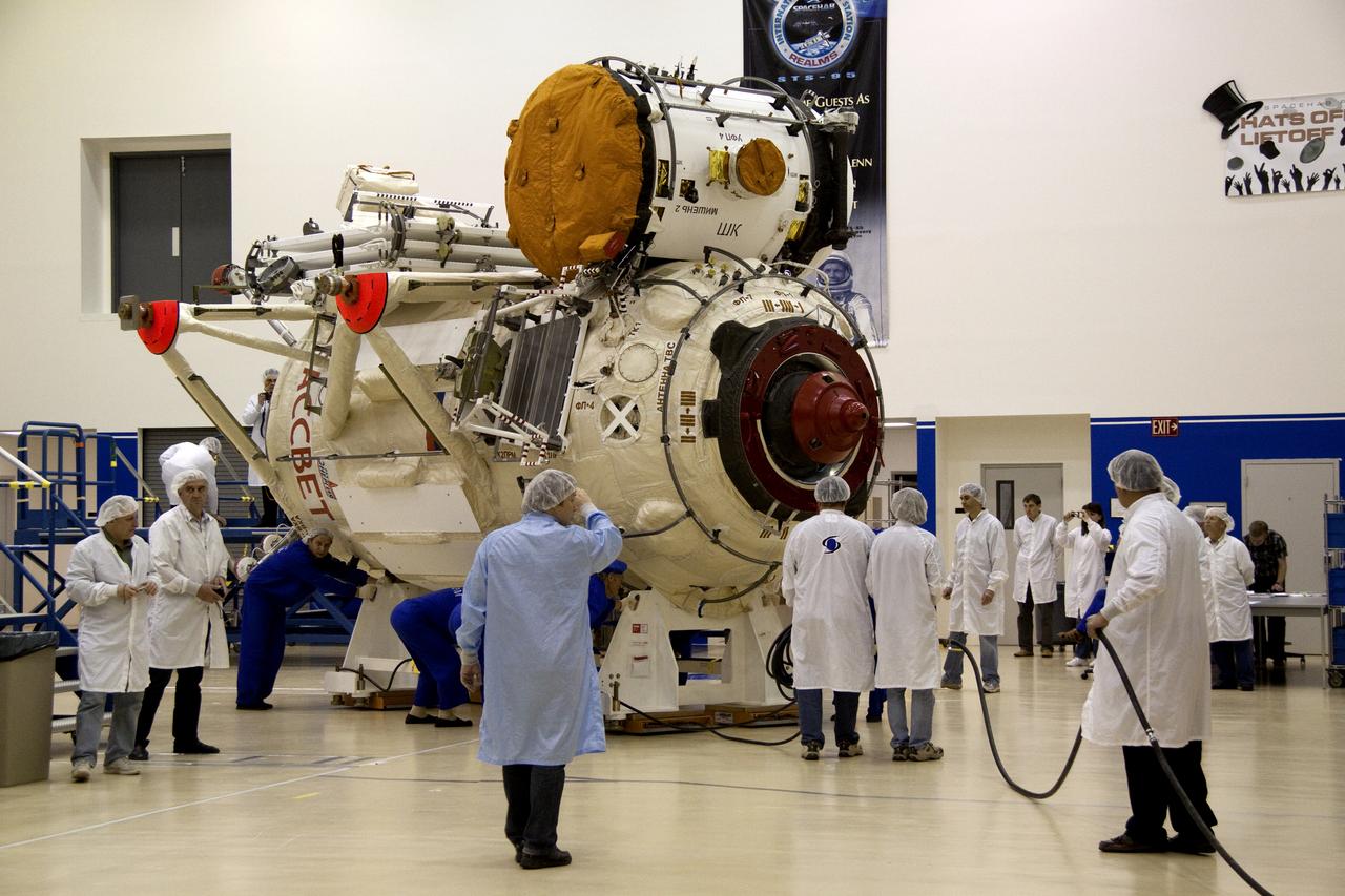 STS-132 MINI RESEARCH MODULE INSTALL TO TRANSPORT CONTAINER