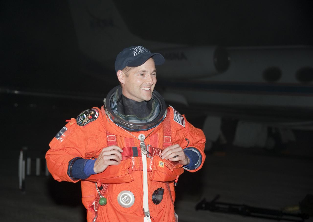 STS-131 LAUNCH L-3 SUITED STA'S