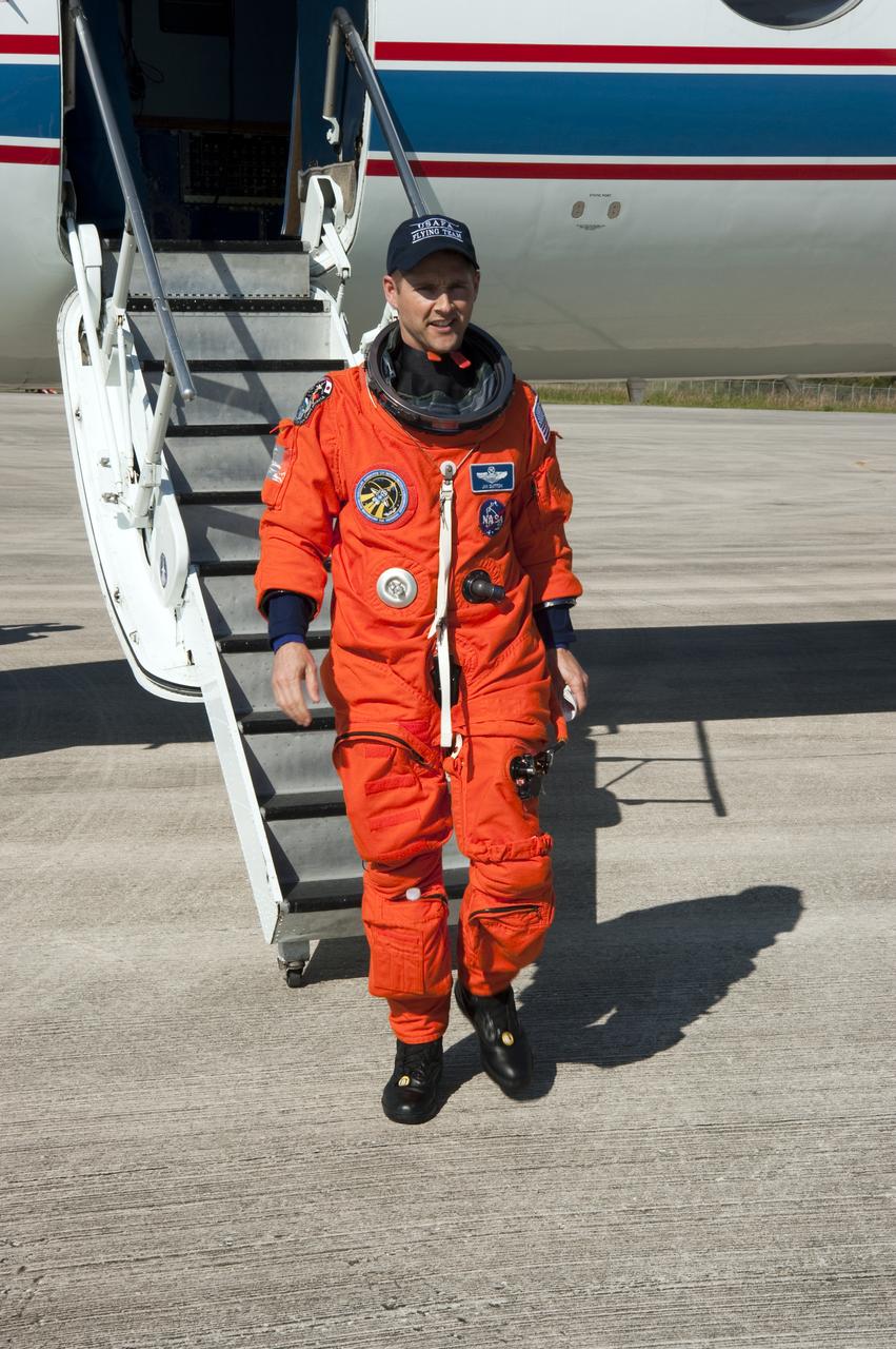 STS-131 LAUNCH L-3 SUITED STA'S