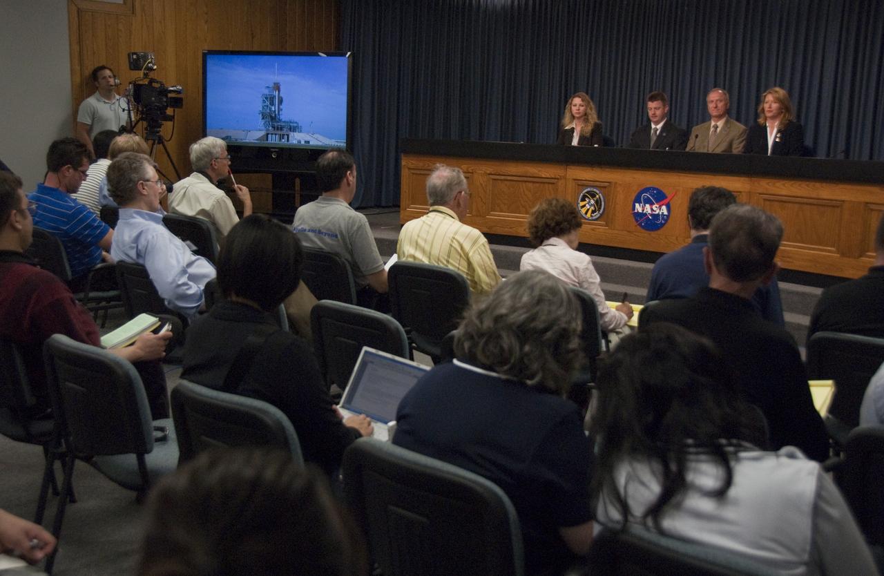 STS-131 LAUNCH L-2 PRELAUNCH PRESS CONFERENCE