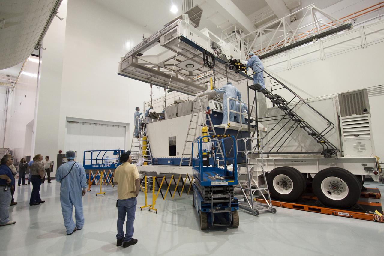STS-132 CARGO CARRIER TO CANISTER