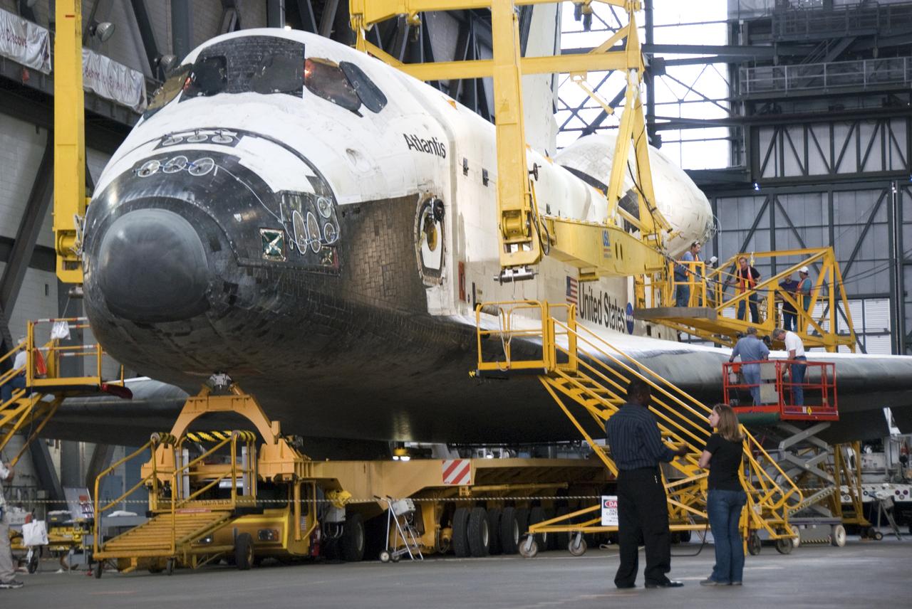 STS-132 ATLANTIS LIFT & MATE TO ET/SRB STACK