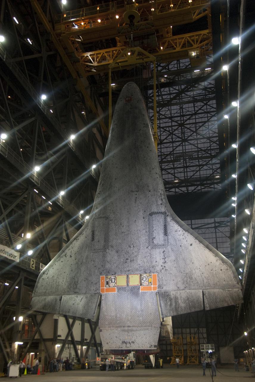 STS-132 ATLANTIS LIFT & MATE TO ET/SRB STACK