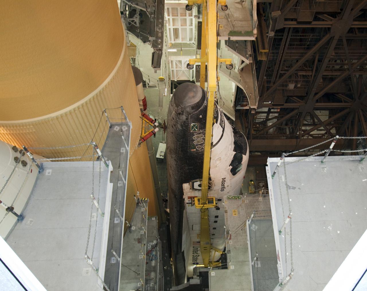 STS-132 ATLANTIS MATED TO ET/SRB STACK
