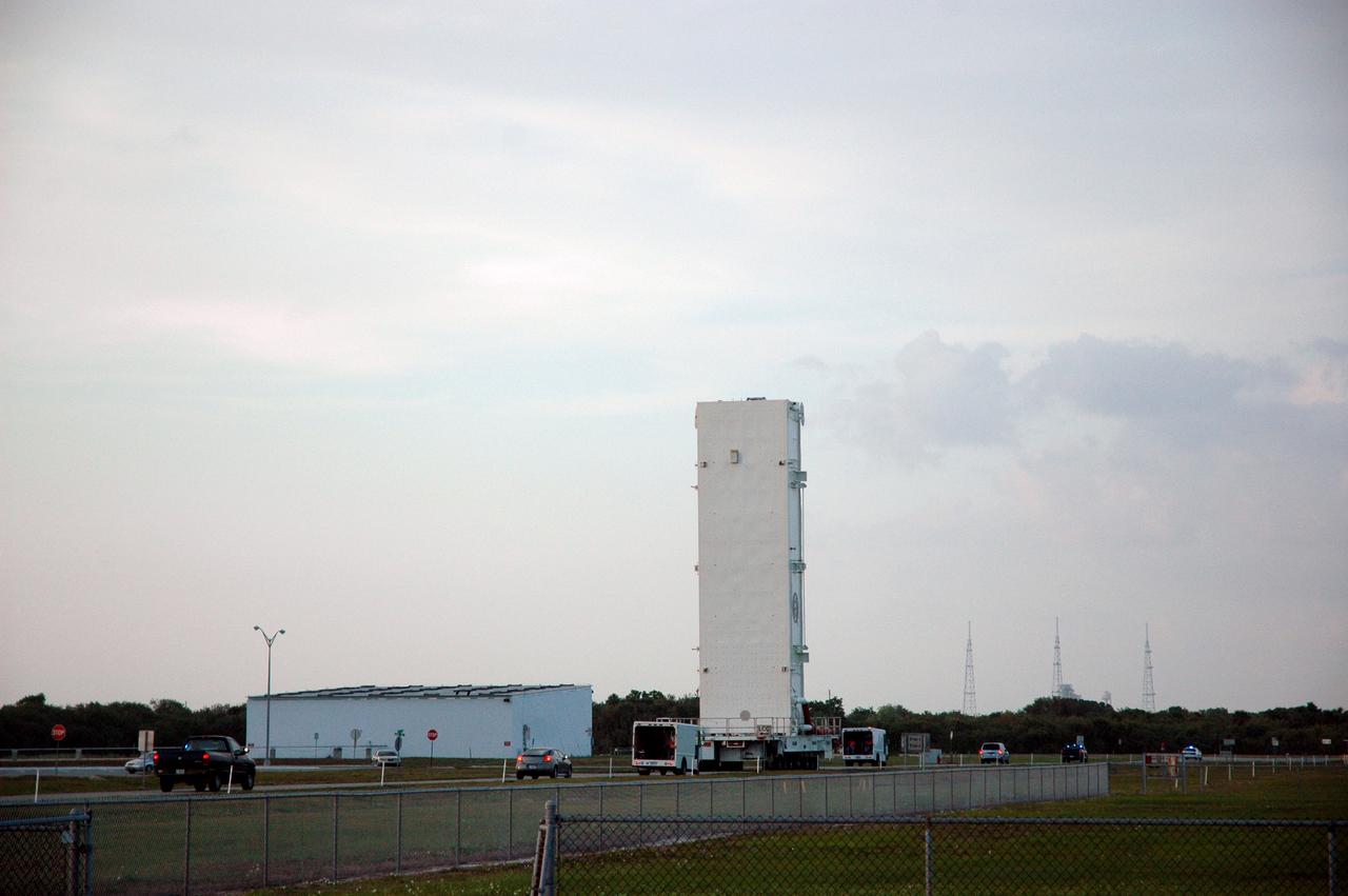 STS-132 PAYLOAD CANISTER PASSES VAB-LCC ENROUTE TO PAD 39A