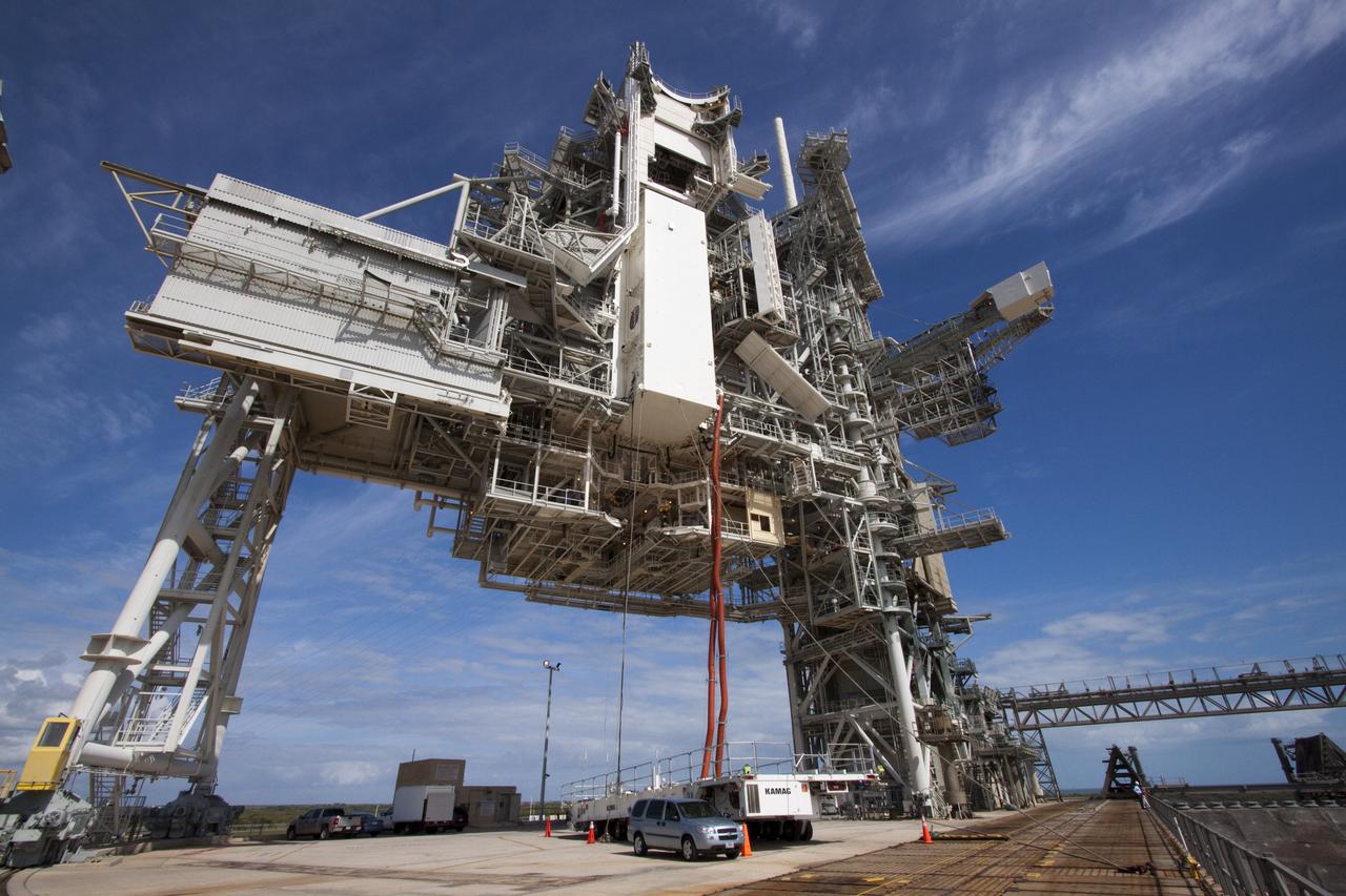STS-132 PAYLOAD CANISTER AT PAD 39A