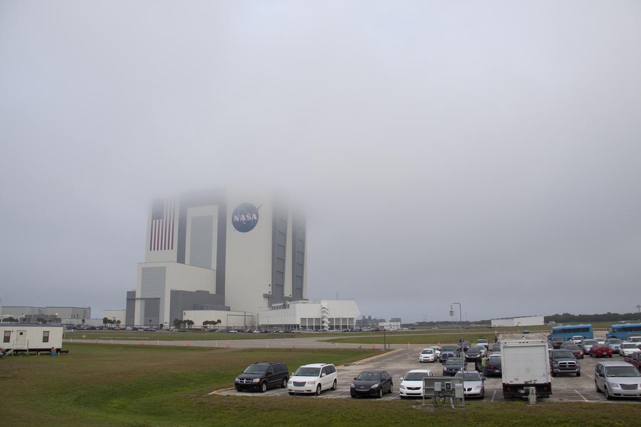 KSC WEATHER - CLOUDS & FOG WAVEOFF STS-131 LANDING OPPORTUNITY 1