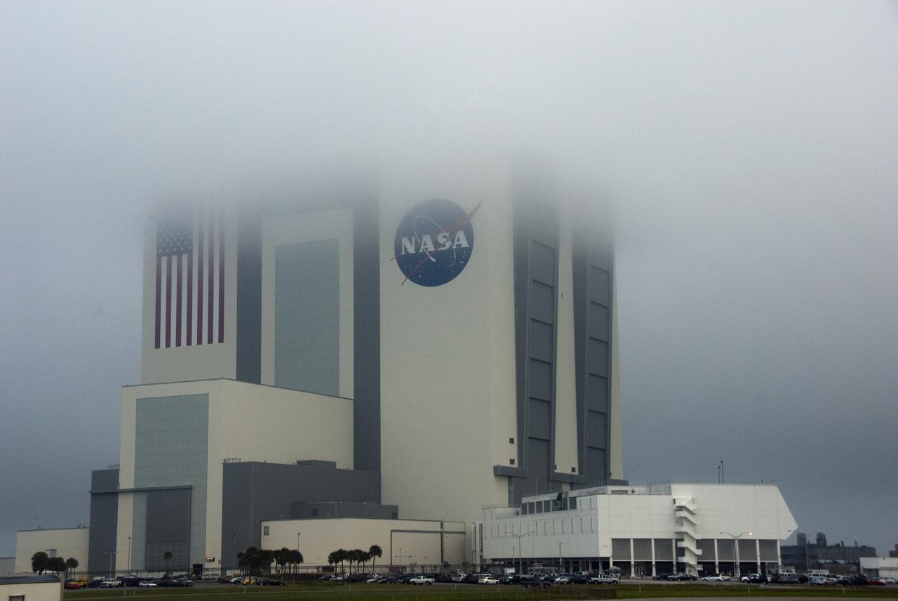 KSC WEATHER - CLOUDS & FOG WAVEOFF FOR STS-131 LANDING OPPORTUNITY 2