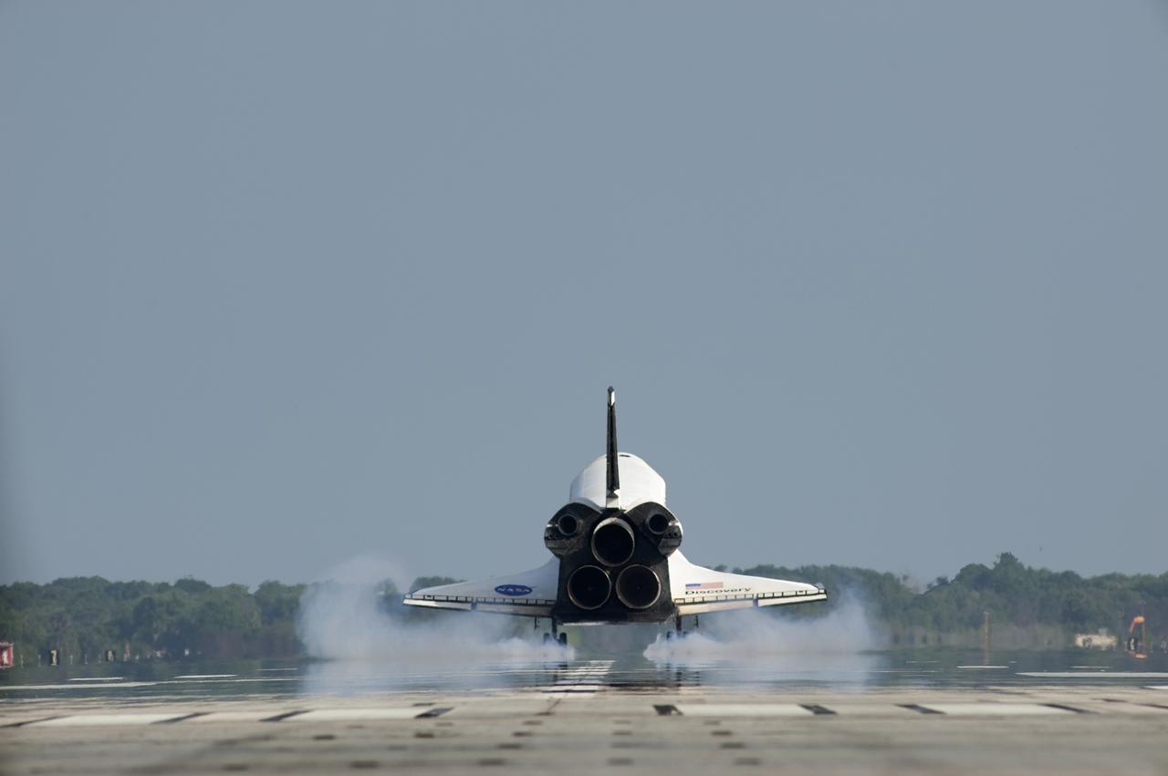 CAPE CANAVERAL, Fla. - Space shuttle Discovery touches down on Runway 33 at the Shuttle Landing Facility at NASA's Kennedy Space Center in Florida at 9:08 a.m. EDT, completing the 15-day STS-131 mission to the International Space Station.  Main gear touchdown was at 9:08:35 a.m. EDT followed by nose gear touchdown at 9:08:47 a.m. and wheelstop at 9:09:33 a.m.  Aboard are Commander Alan Poindexter; Pilot James P. Dutton Jr.; and Mission Specialists Rick Mastracchio, Clayton Anderson, Dorothy Metcalf-Lindenburger, Stephanie Wilson and Naoko Yamazaki of the Japan Aerospace Exploration Agency.  The seven-member STS-131 crew carried the multi-purpose logistics module Leonardo, filled with supplies, a new crew sleeping quarters and science racks that were transferred to the International Space Station's laboratories.  The crew also switched out a gyroscope on the station’s truss, installed a spare ammonia storage tank and retrieved a Japanese experiment from the station’s exterior.  STS-131 is the 33rd shuttle mission to the station and the 131st shuttle mission overall. For information on the STS-131 mission and crew, visit http:__www.nasa.gov_mission_pages_shuttle_shuttlemissions_sts131_index.html.  Photo credit: NASA_Tony Gray and Tom Farrar