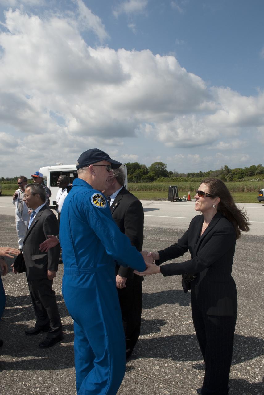 CAPE CANAVERAL, Fla. - At the Shuttle Landing Facility at NASA's Kennedy Space Center in Florida, Rita Willcoxon, director of Launch Vehicle Processing at Kennedy, welcomes STS-131 Commander Alan Poindexter back to Florida following the landing of space shuttle Discovery on Runway 33.  Discovery landed on Runway 33 after 15 days in space, completing the more than 6.2-million-mile STS-131 mission on orbit 238.  Main gear touchdown was at 9:08:35 a.m. EDT followed by nose gear touchdown at 9:08:47 a.m. and wheelstop at 9:09:33 a.m.  The seven-member STS-131 crew carried the multi-purpose logistics module Leonardo, filled with supplies, a new crew sleeping quarters and science racks that were transferred to the International Space Station's laboratories.  The crew also switched out a gyroscope on the station’s truss, installed a spare ammonia storage tank and retrieved a Japanese experiment from the station’s exterior.  STS-131 is the 33rd shuttle mission to the station and the 131st shuttle mission overall. For information on the STS-131 mission and crew, visit http:__www.nasa.gov_mission_pages_shuttle_shuttlemissions_sts131_index.html.  Photo credit: NASA_Jim Grossmann