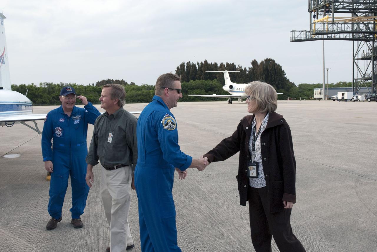 STS-132 TCDT - CREW ARRIVAL