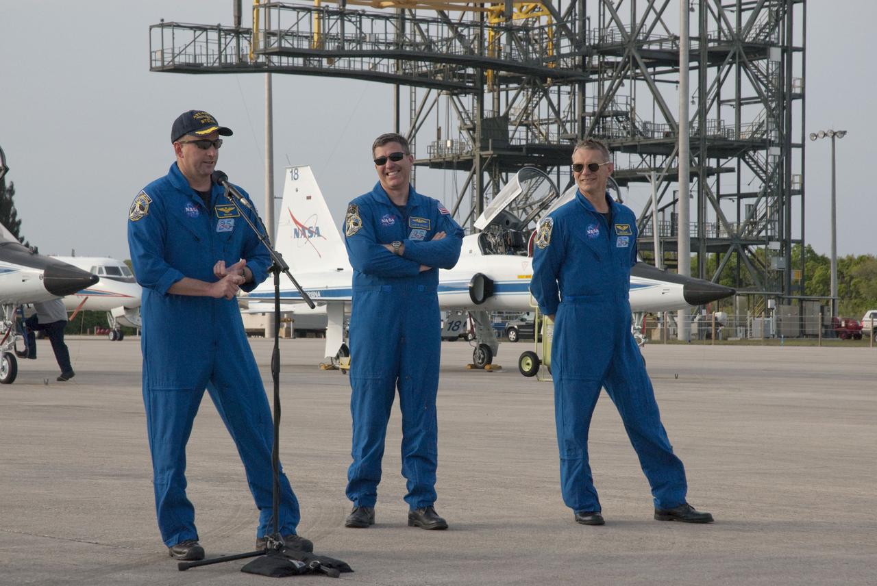 STS-132 TCDT - CREW ARRIVAL