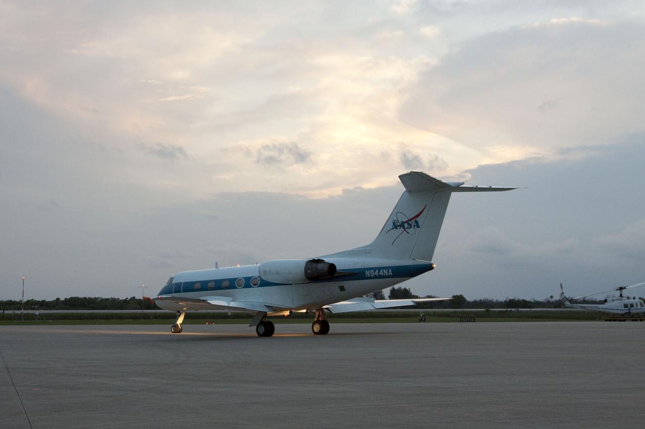 STS-132 TCDT - SUITED STA'S AT SLF
