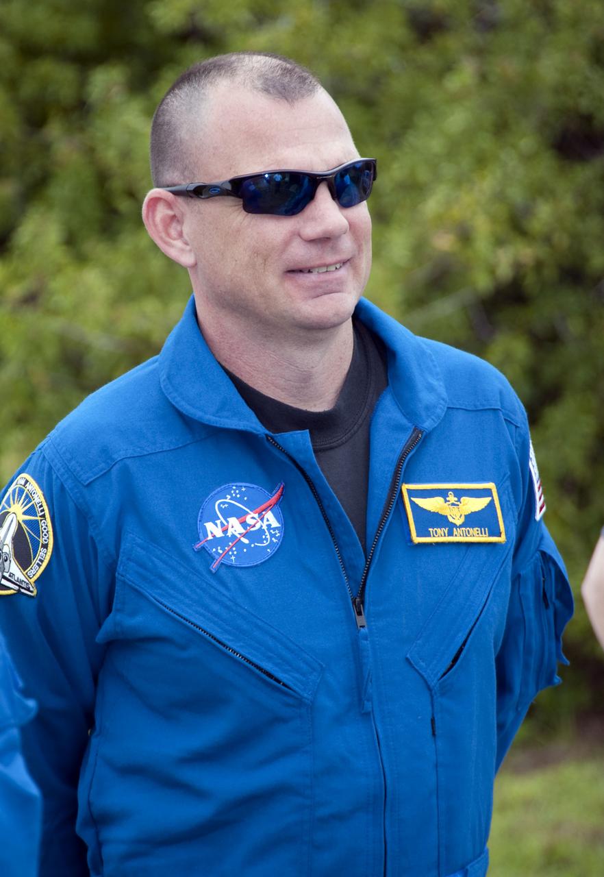 STS-132 TCDT - CREW M113 TRAINING