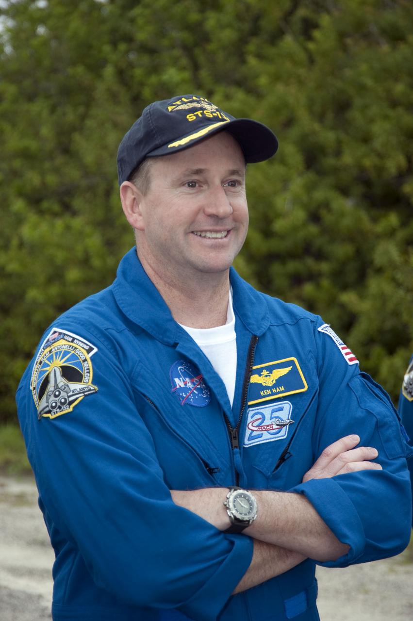 STS-132 TCDT - CREW M113 TRAINING