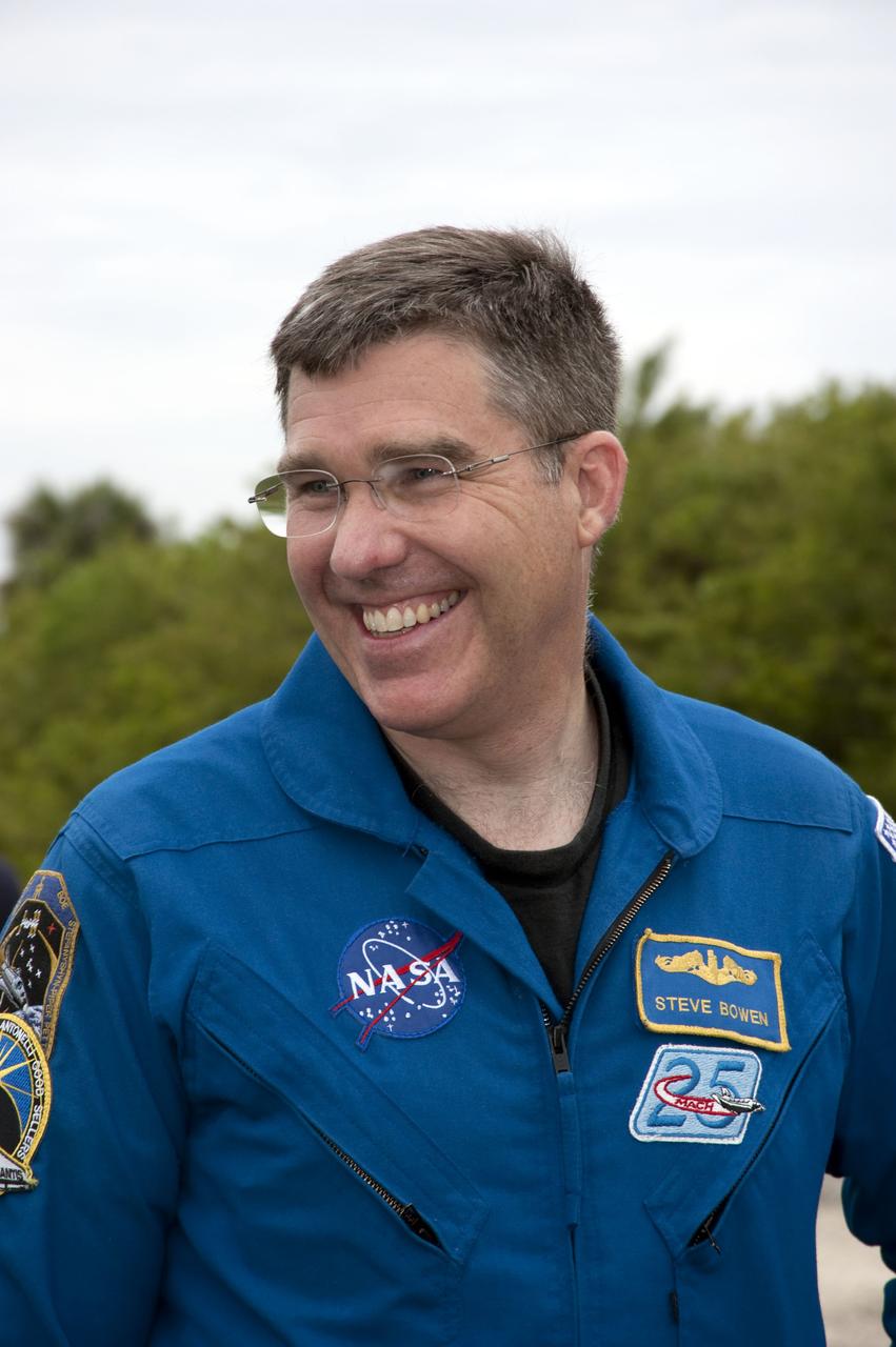 STS-132 TCDT - CREW M113 TRAINING