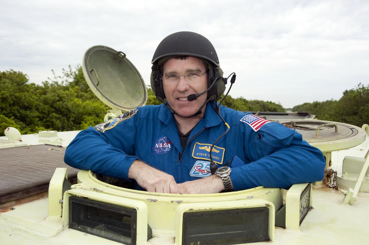 STS-132 TCDT - CREW M113 TRAINING