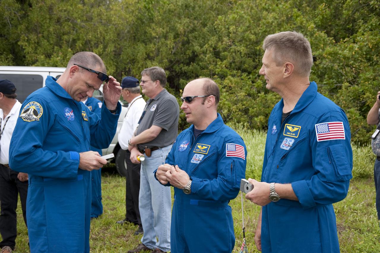 STS-132 TCDT - CREW M113 TRAINING