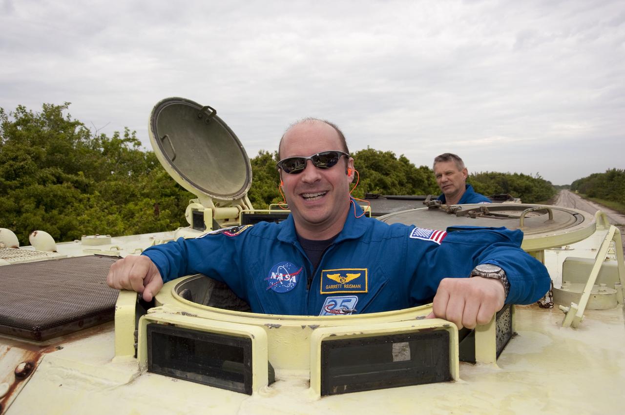 STS-132 TCDT - CREW M113 TRAINING