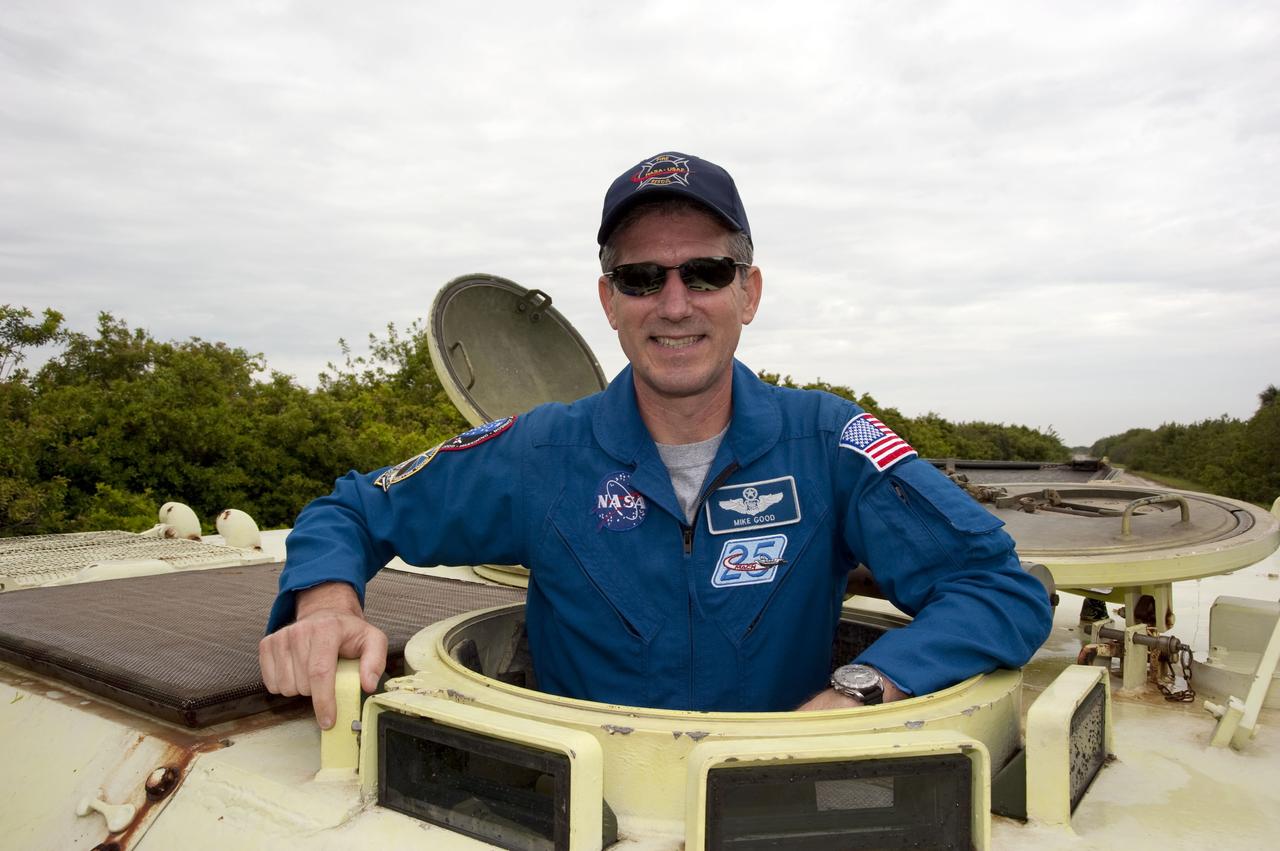 STS-132 TCDT - CREW M113 TRAINING