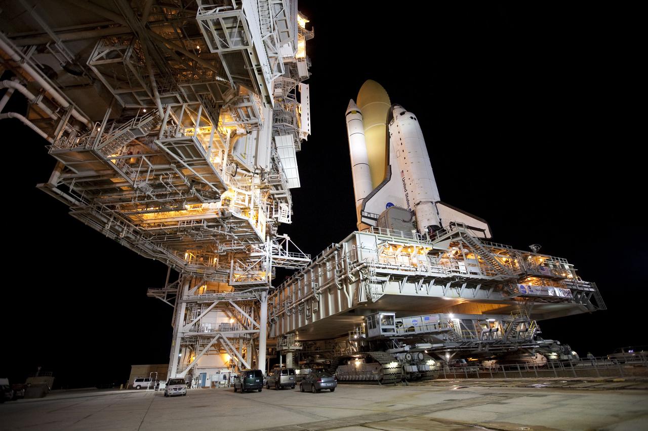 STS-132 ATLANTIS ROLLOUT FROM VAB TO PAD 39A
