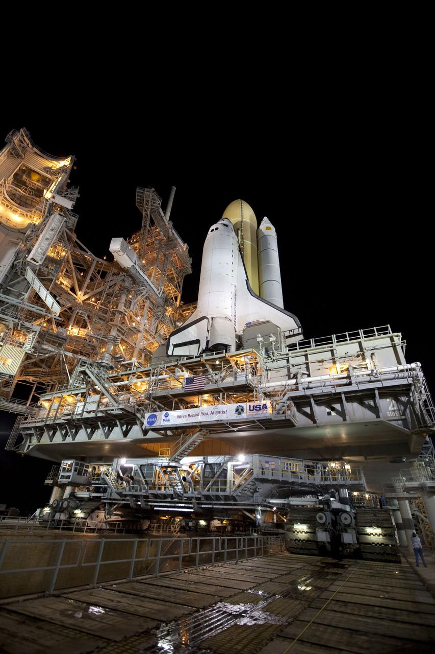 STS-132 ATLANTIS ROLLOUT FROM VAB TO PAD 39A
