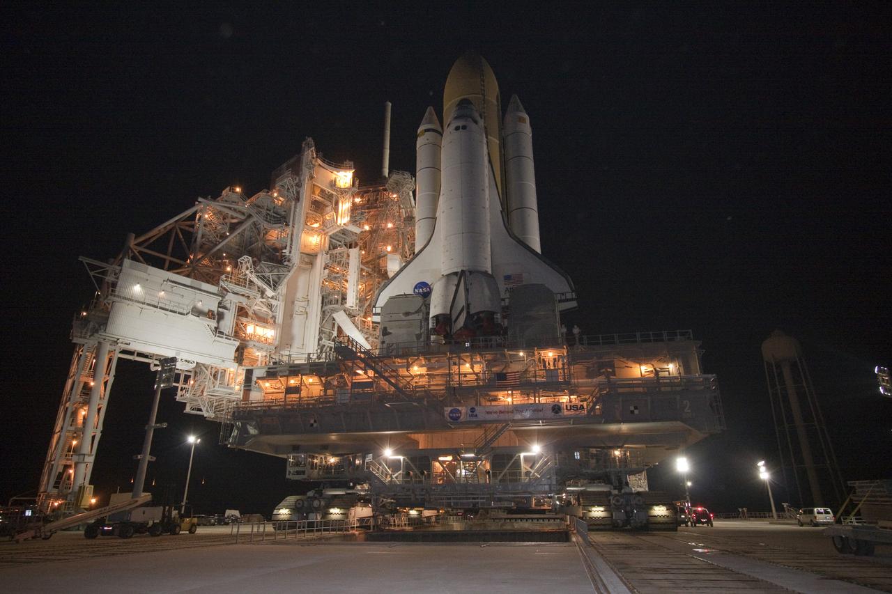 STS-132 ATLANTIS ROLLOUT FROM VAB TO PAD 39A